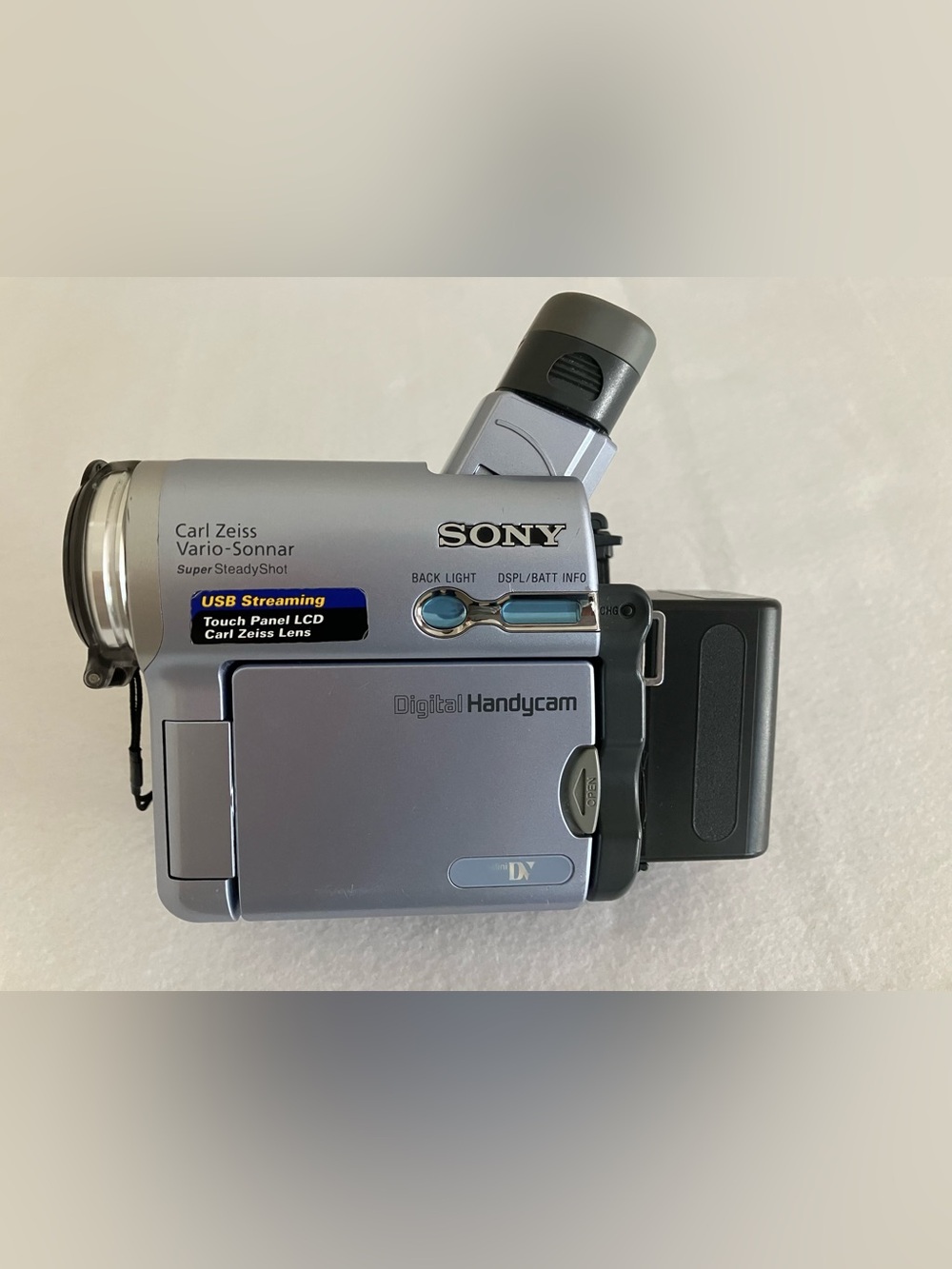Sony DCR-TRV19 Mini DV Digital Handycam Camcorder with Battery